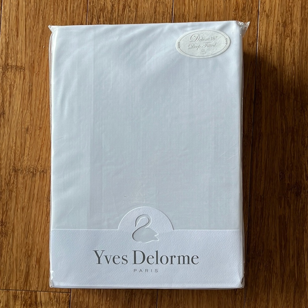 Yves Delorme deluxe 18’’ deep fitted sheet